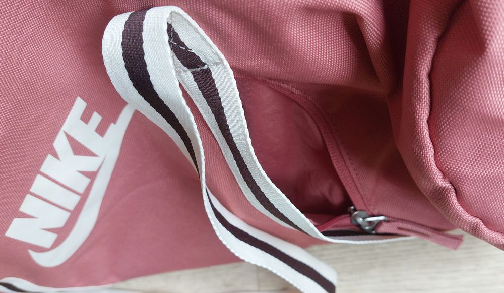 Сумка  б/у спортивная женская Nike 34L