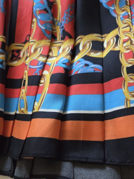 Saia da Zara com pregas acetinada