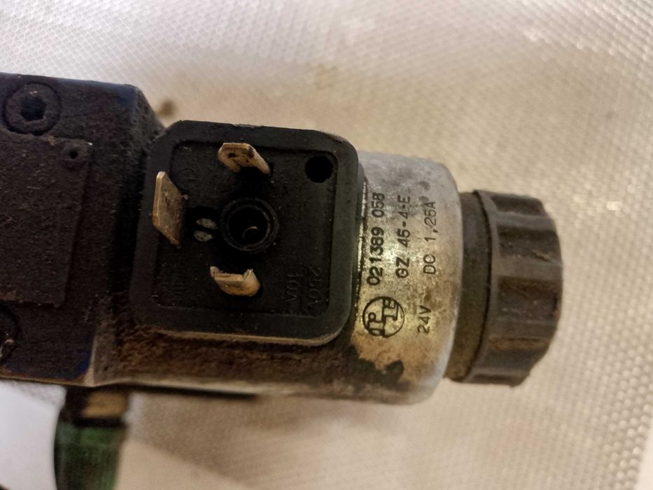 Zawór sterujący kierunkowy , rozdzielacz