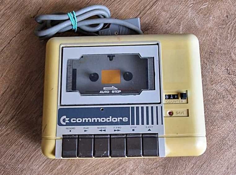 Magnetofon Commodore C-64 nr.3