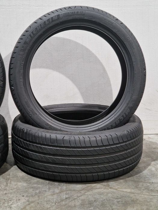 4 Pneus 205/45R17 MICHELIN Semi Novos