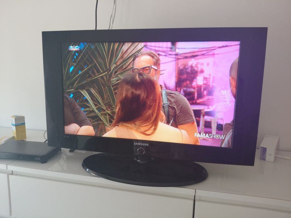 Roupeiro e televisão