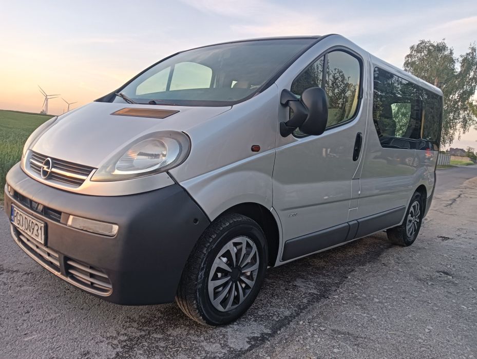 Opel Vivaro 1.9 2001r oszklony 6-osobowy
