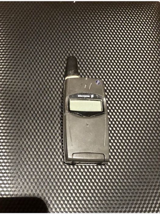 Вінтажний Ericsson T28 з фліпом