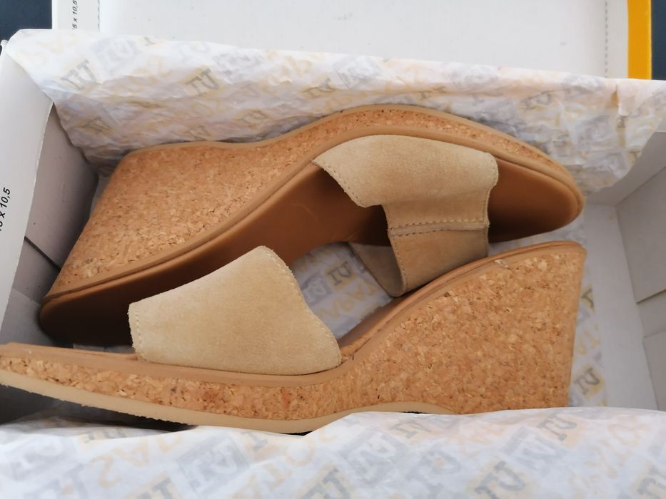 Sandálias bege Loja Amarela 39