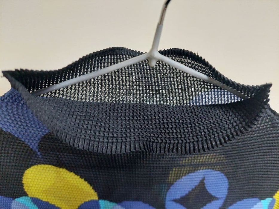 Issey miyake me топ геометричний малюнок принт