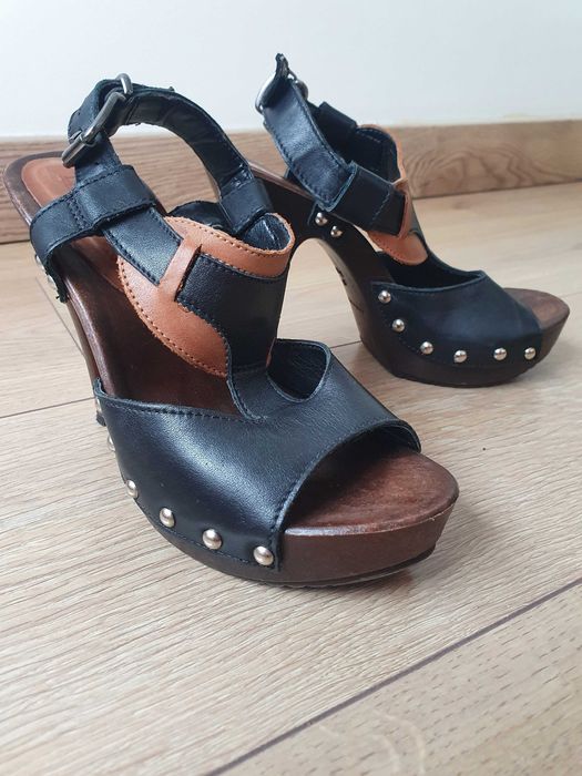 Drewniane buty na obcasie