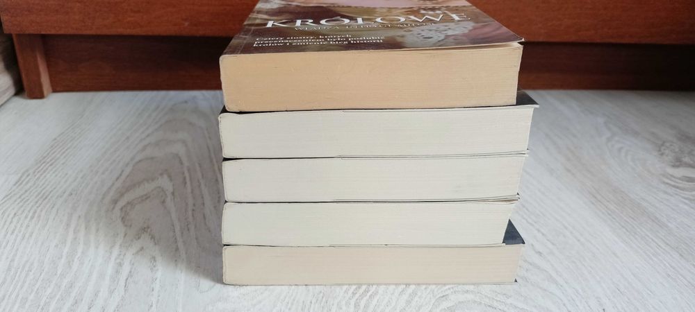 Massie Dynastia Tudorów Wersal Prawo krwi Jones Królowe Władza Intrygi