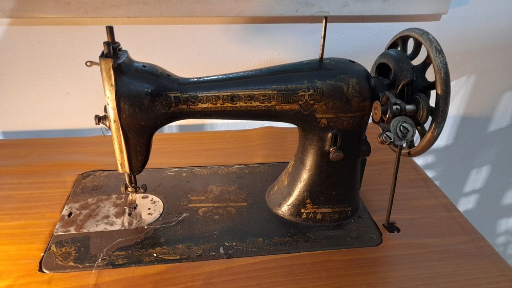 Máquina de costura singer