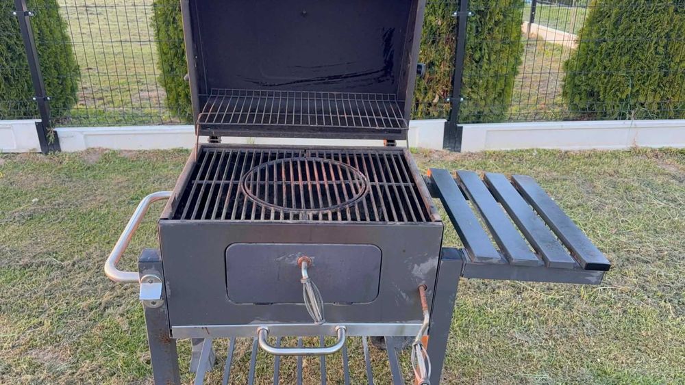 ŻELIWNY GRILL OGRODOWY