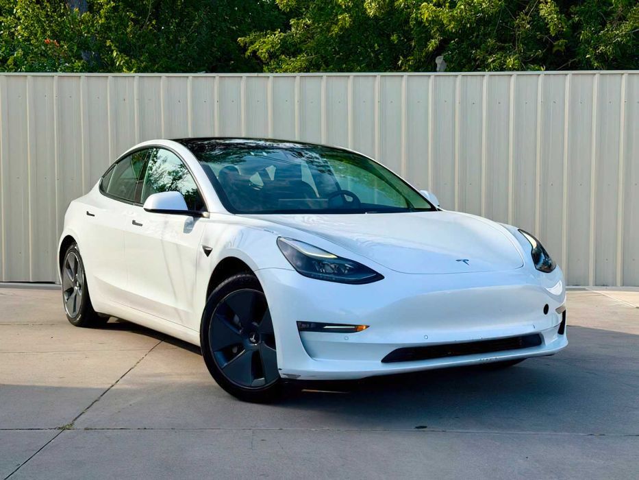 Tesla Model 3 Long Range      2022