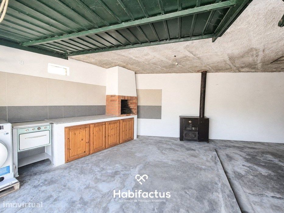 Moradia T3 para Remodelar em Bodiosa com Terreno