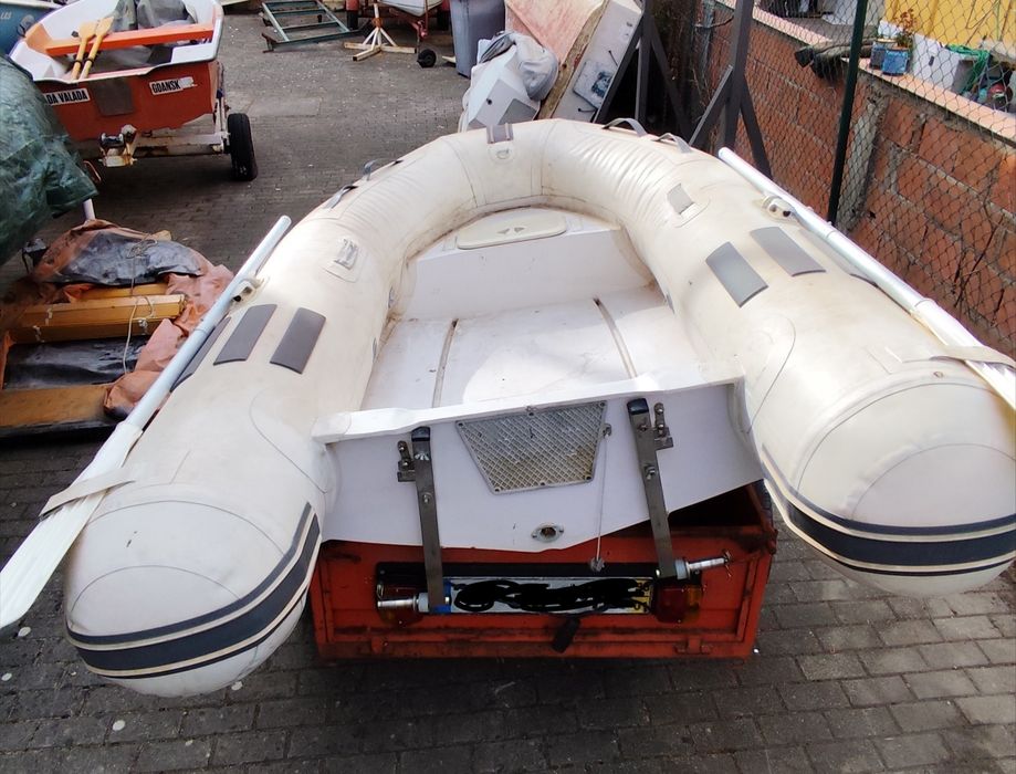 Vendo barco semi rigido
