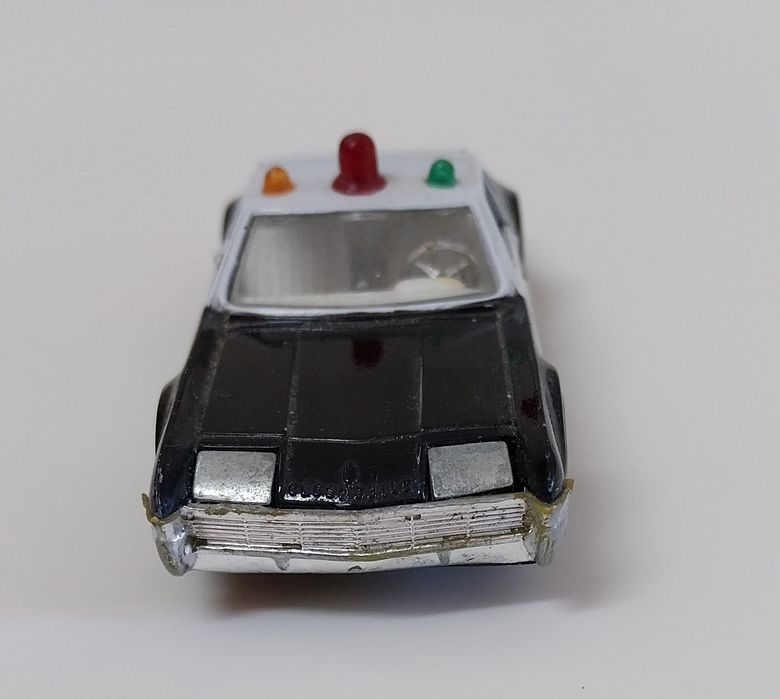 Miniatura antiga Auto Pilen Oldsmobille Toronado em escala 1/43