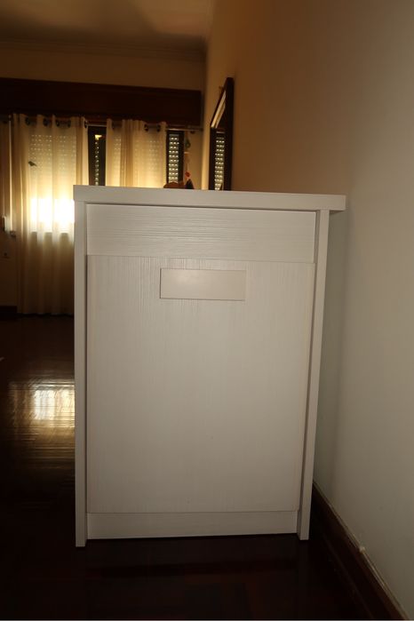 Móvel topo de cama em execelente estado