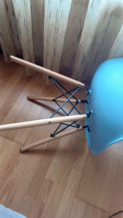 Cadeira estilo nórdico (tipo Eames)