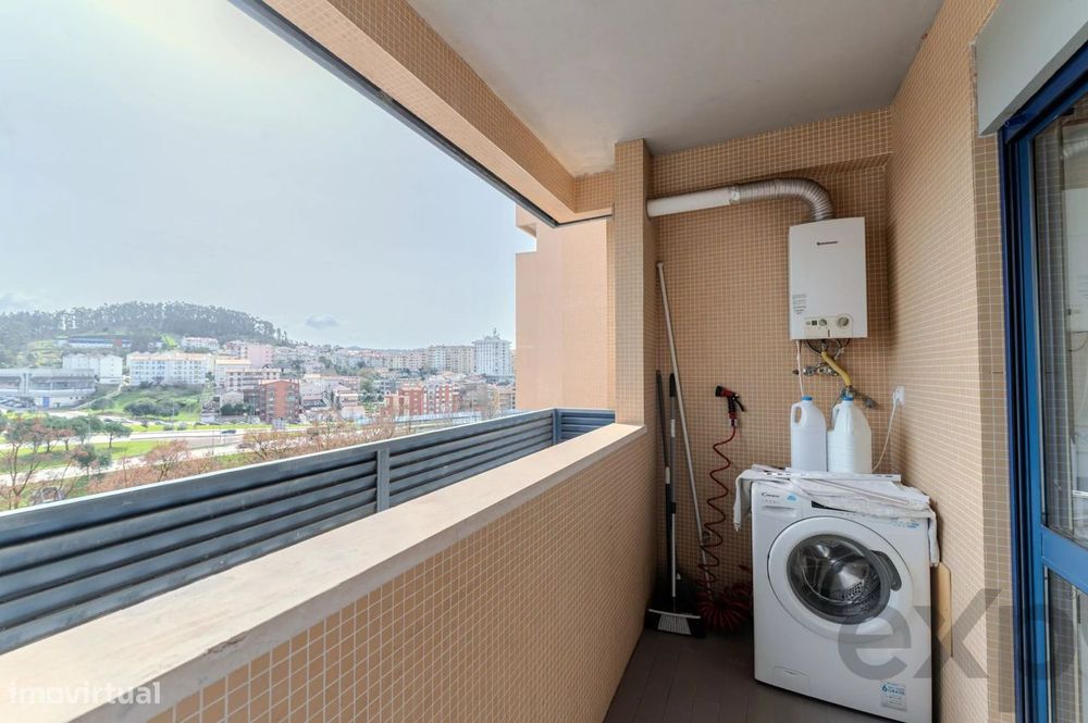 Apartamento T2  remodelado, varandas com vista desafogada, arqueamento