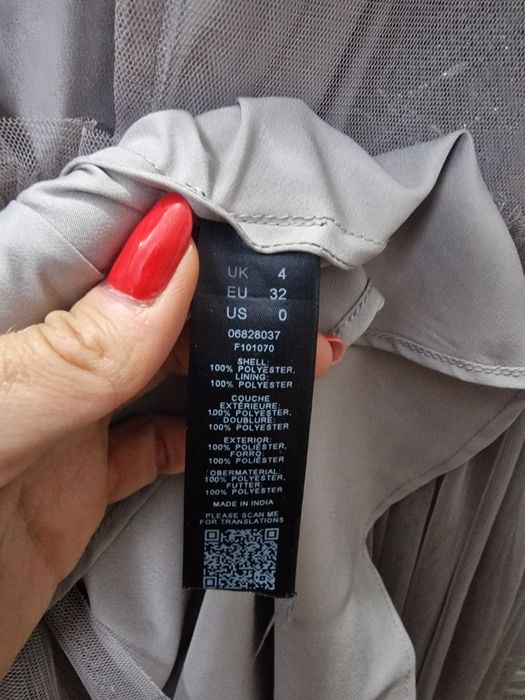 ASOS Sukienka midi z głębokim dekoltem i siateczką z ozdobnymi koralik