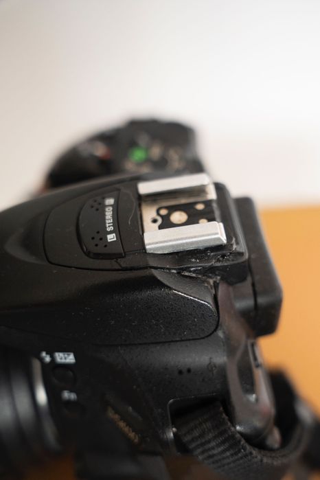 Nikon D5600 w zestawie z 2 obiektywami, ładowarką i dodatkową baterią