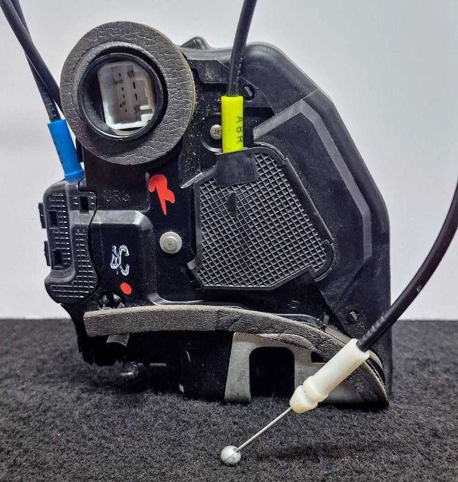 Fechadura / Fecho Porta Trás Direito - TOYOTA YARIS