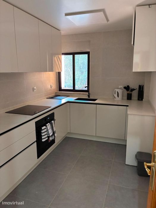 Quarto - localizado em Carcavelos Lisbon