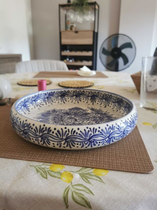 Taça grande em porcelana em tons azul pintada à mão