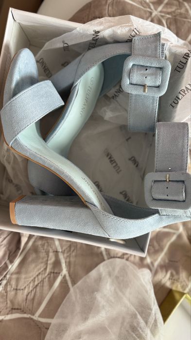 Босоножки голубые