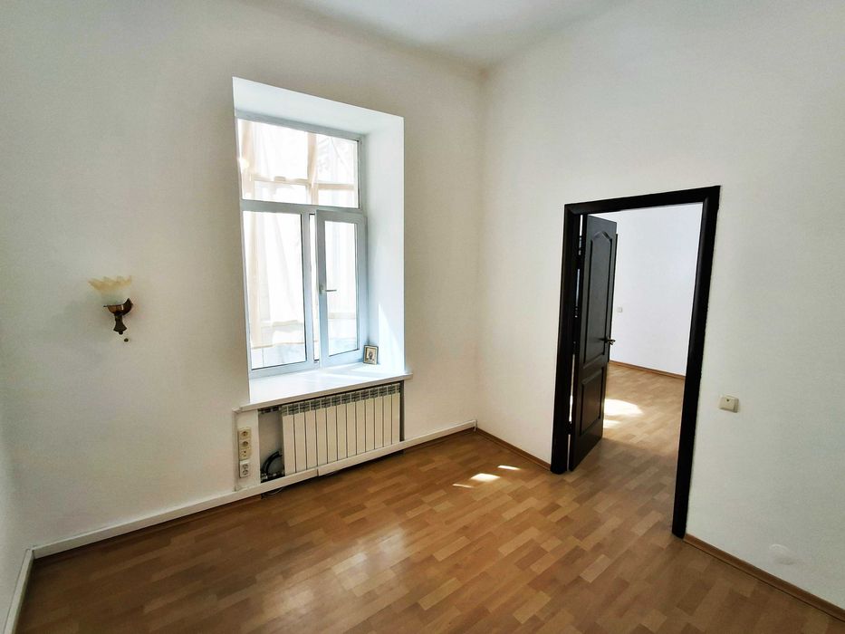 Без комісії. Оренда 3к квартири в Центрі, 130м2, вул. Шота Руставелі 34, метро Палац спорту, Площа Українських Героїв.