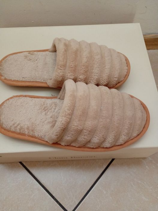 Nowe pantofle damskie