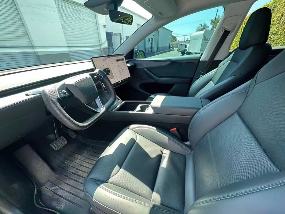 Tesla Model Y Premium      2026