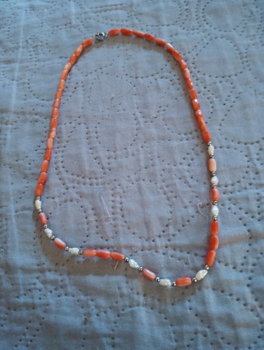 Colar de coral   muito lindo