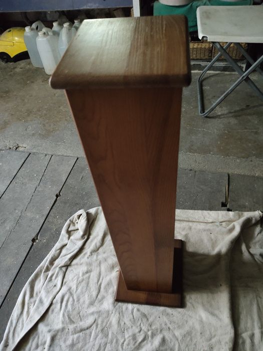 Móvel com prateleiras em pinho mel