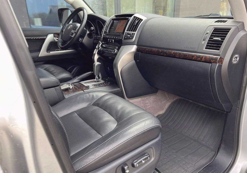 АВТО З ЕС Toyota Land Cruiser 200 4.5 Дизель, Обслужена. Без ДТП. Мрія