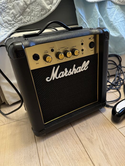 Електрогітара та підсилючал marshall