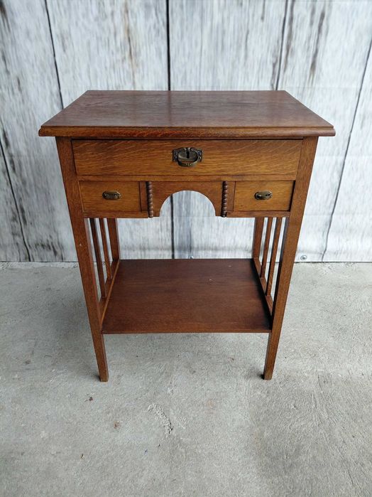 konsolka drewniana / 483