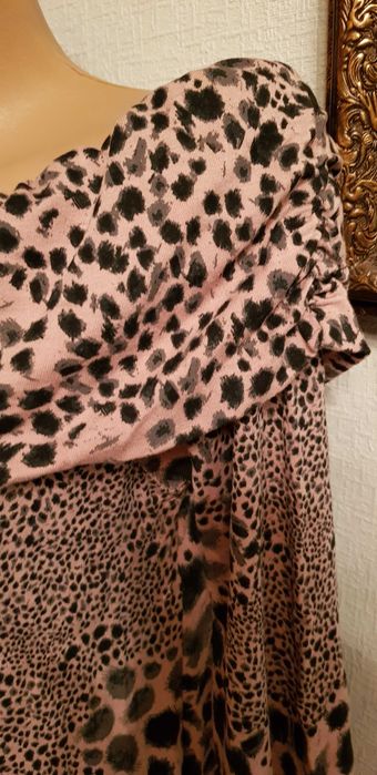 Футболка блузка кофта с открытыми плечами с леопардовым принтом туника