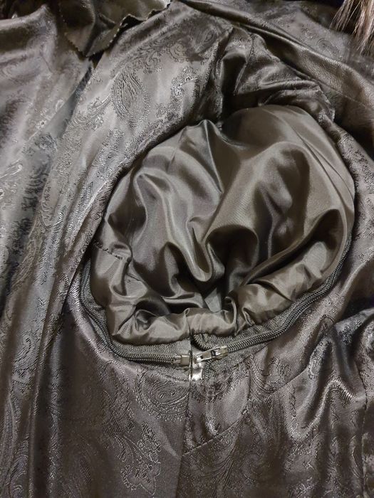 Шкіряна куртка-жилетка з хутром чорнобурки