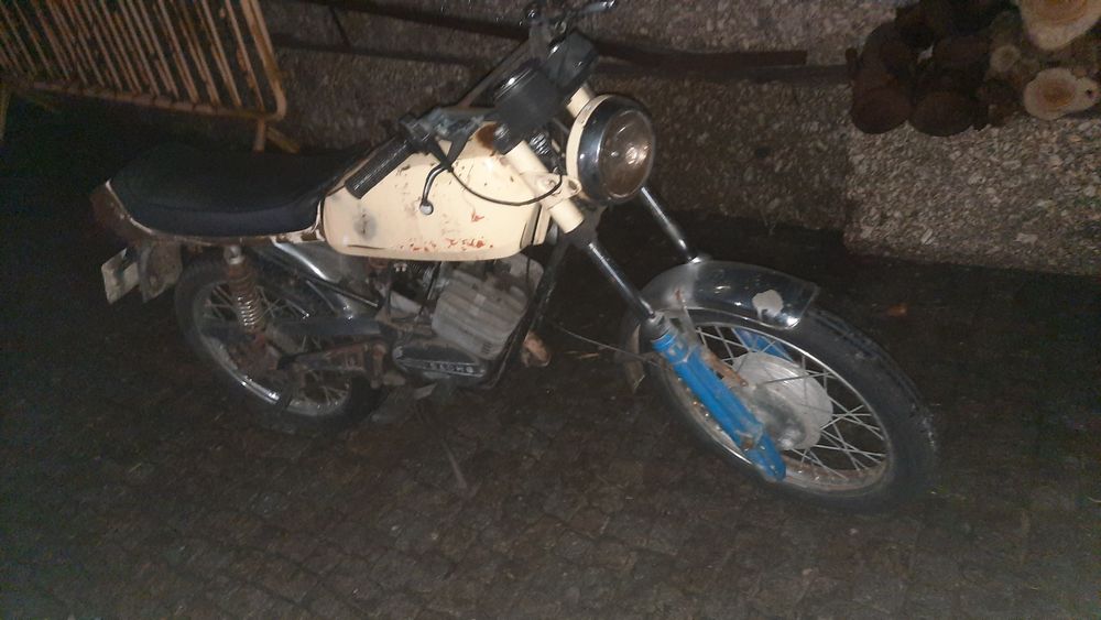 Mota Casal 50cc a funcionar bem. Com documentos