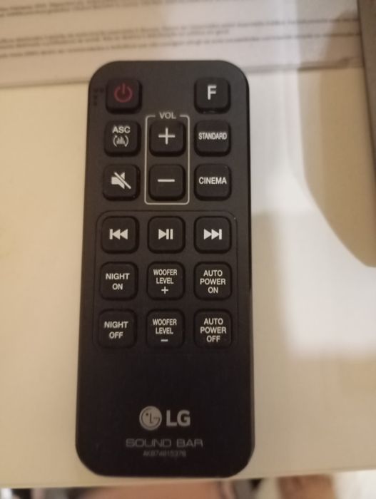 Soundbar LG SJ2 com Subwoofer sem fios de 160 Watts