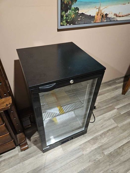 Arktic/Hendi Lodówka/Chłodziarka barowa 118 l 1-drzwiowa LED czarna