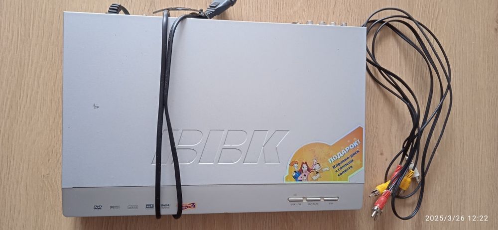 DVD проигрыватель караоке с микрофоном.