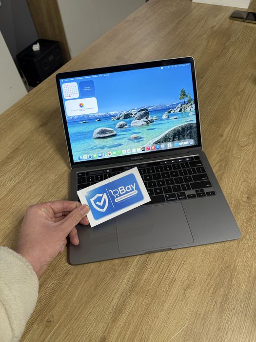 2020 MacBook Pro 13’ Space Gray — M1/8GB/256GB — Батарея: 100%