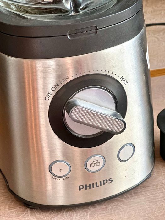 Зламаний блендер Philips.