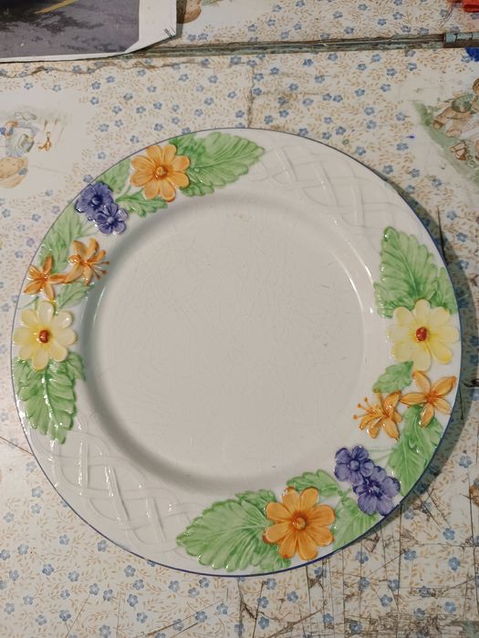 Vendo pratos com flores bom estado