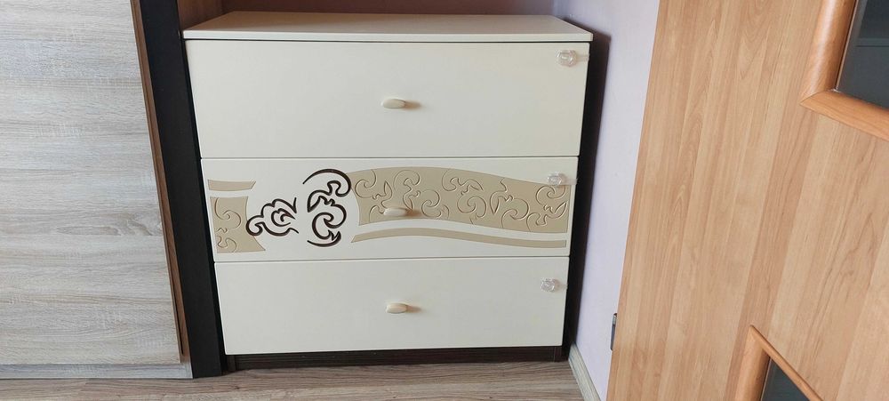 Zastaw łóżeczko dziecięce i komoda