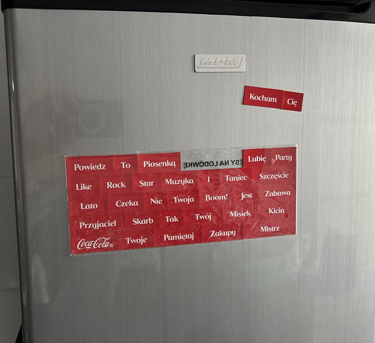 Magnesy na lodówkę Coca-Cola, czułe słowa, słowne puzzle