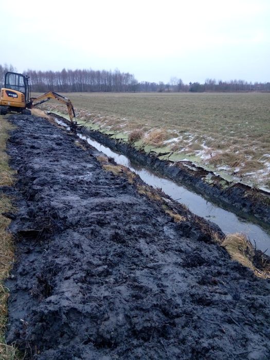 Koparka minikoparka przyłącza wodno-kanalizacyjne izolacje odwodnienia
