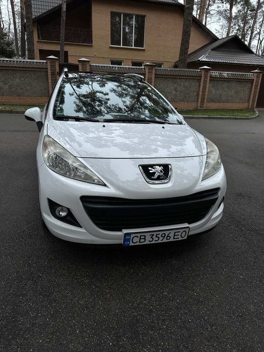 Продам пежо 207 універсал 2010 1,4 бензин