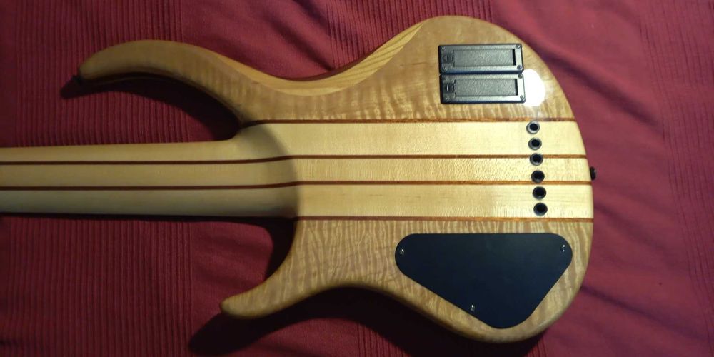 Gitara basowa 6-strunowa Harley Benton BZ-6000 NT Deluxe