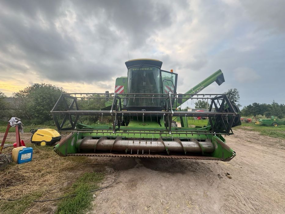 Продам комбайн джондір  1072